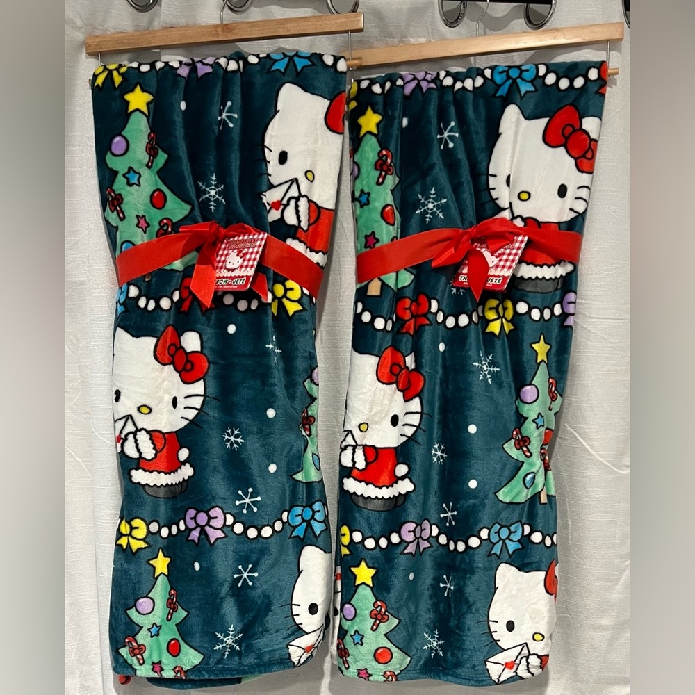 Hello Kitty Sanrio Green Christmas Tree Throw Blanket 60 X‎ 70 Set Of 2